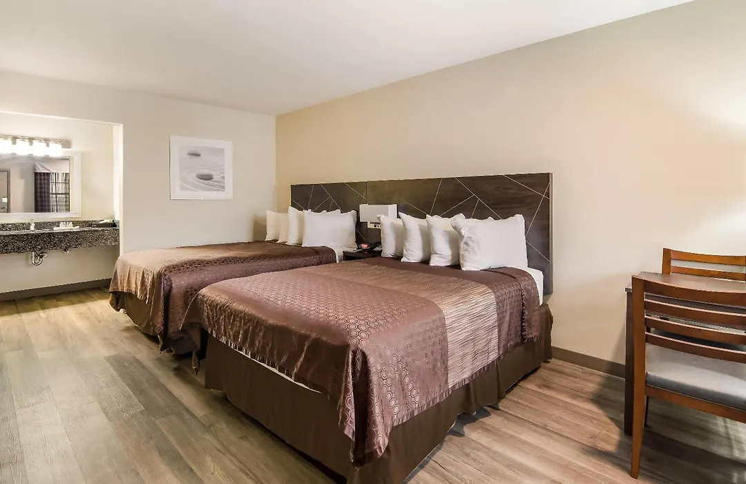 Quality Inn & Suites Dallas-Cityplace-1