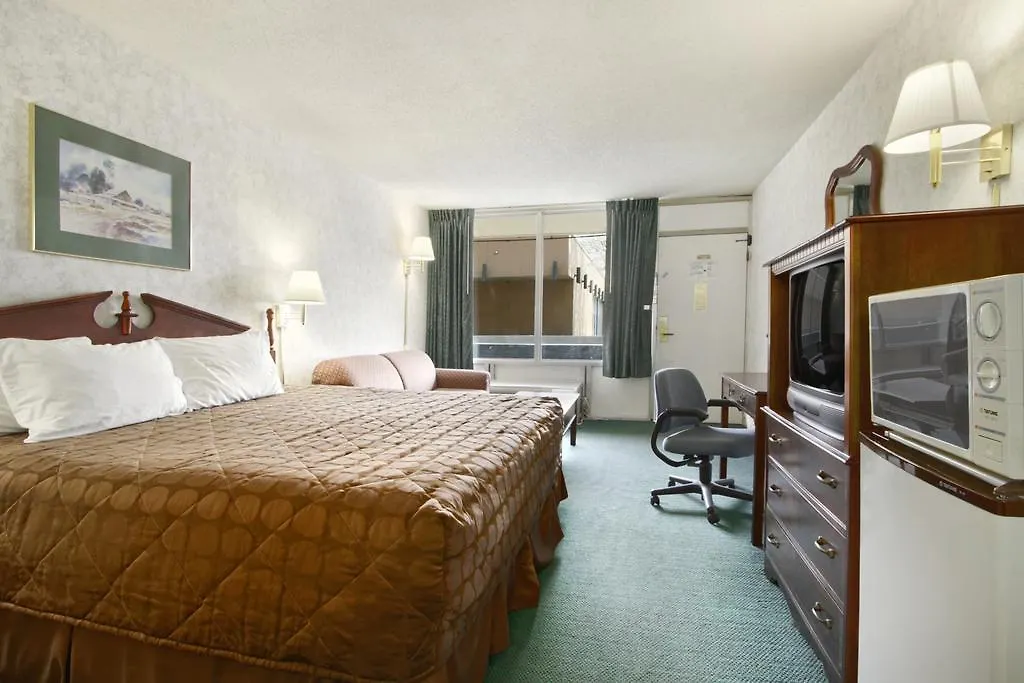 Ramada By Wyndham Roanoke-1