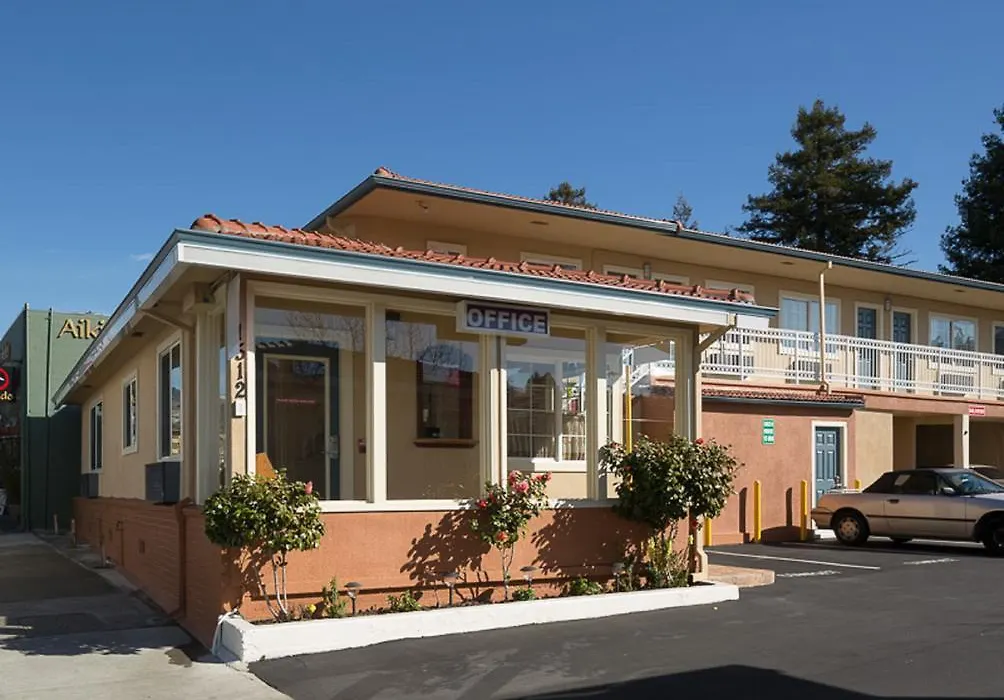 Howard Johnson By Wyndham Berkeley-1