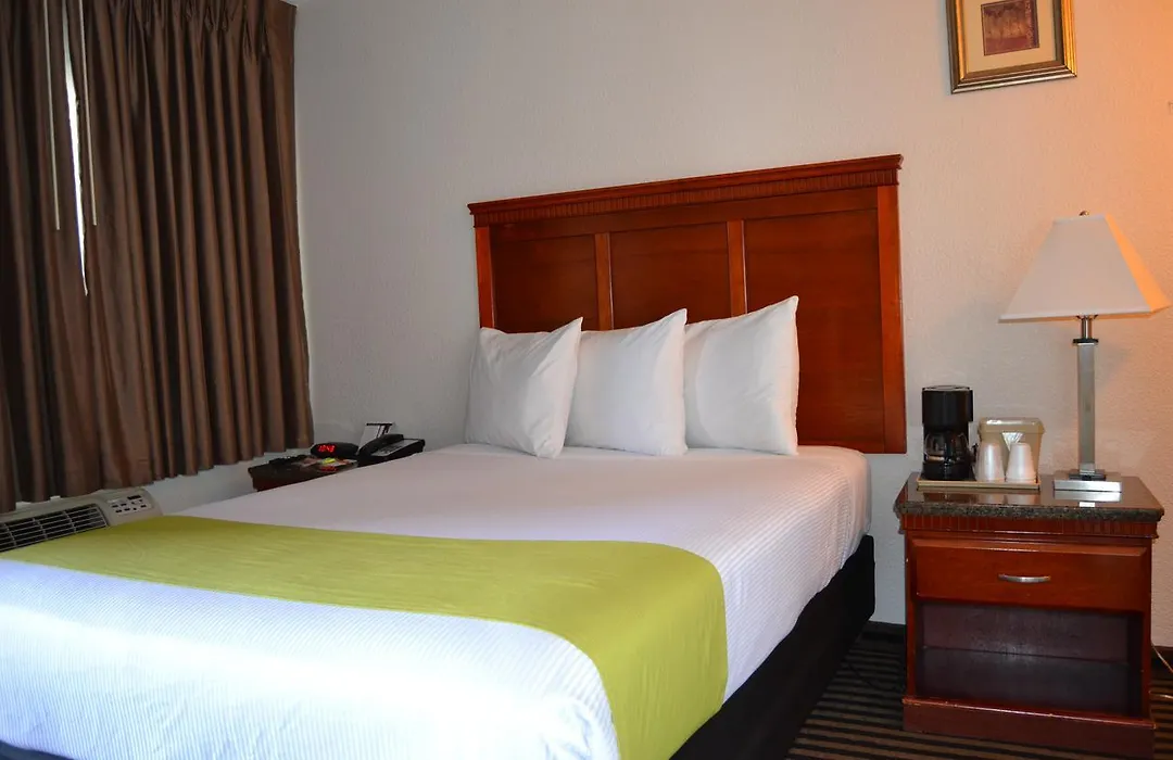 Marina Inn And Suites-Airport-Gaslamp-Zoo-1