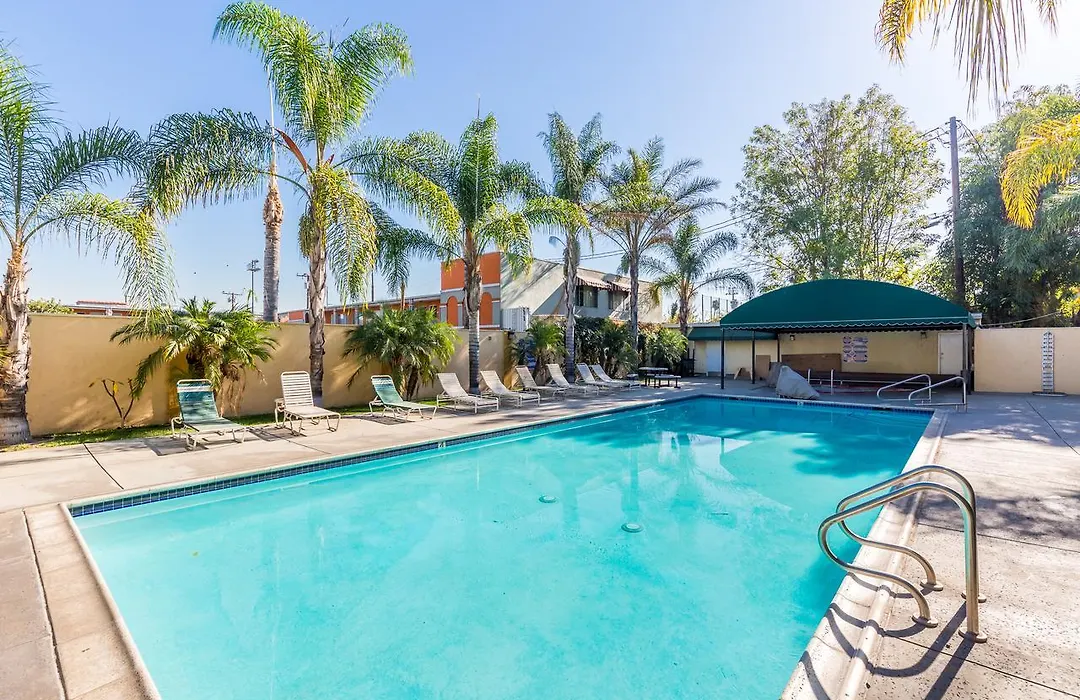 Colonial Pool & Spa Motel-1