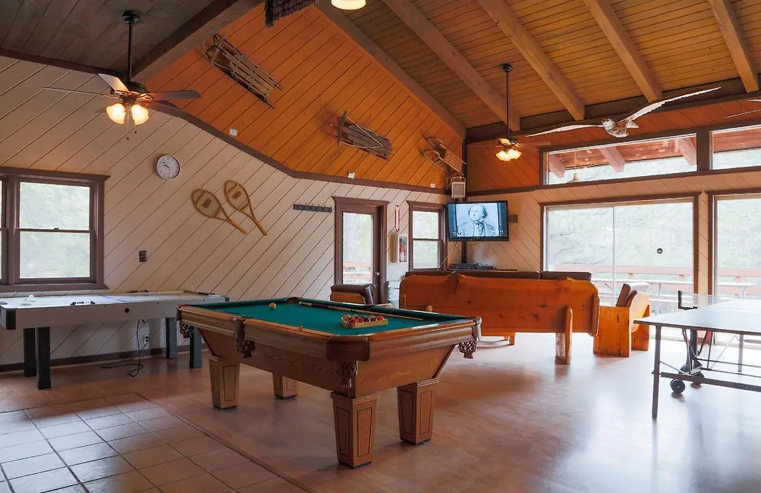 Idyllwild Camping Resort Cabin-1