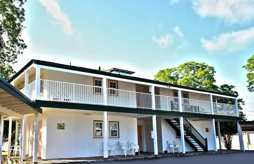 Peach Tree Inn & Suites-1