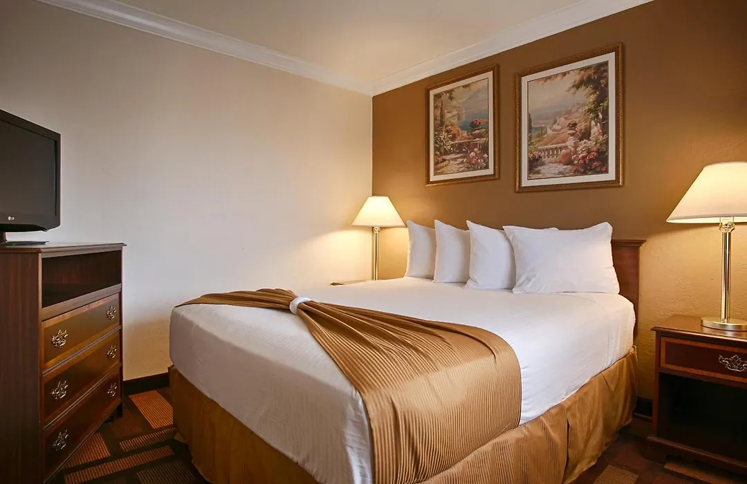 Days Inn & Suites By Wyndham Lodi-1