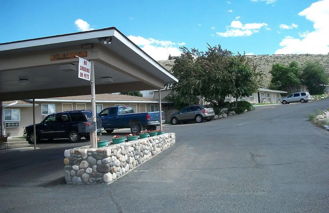 A Wyoming Inn-1