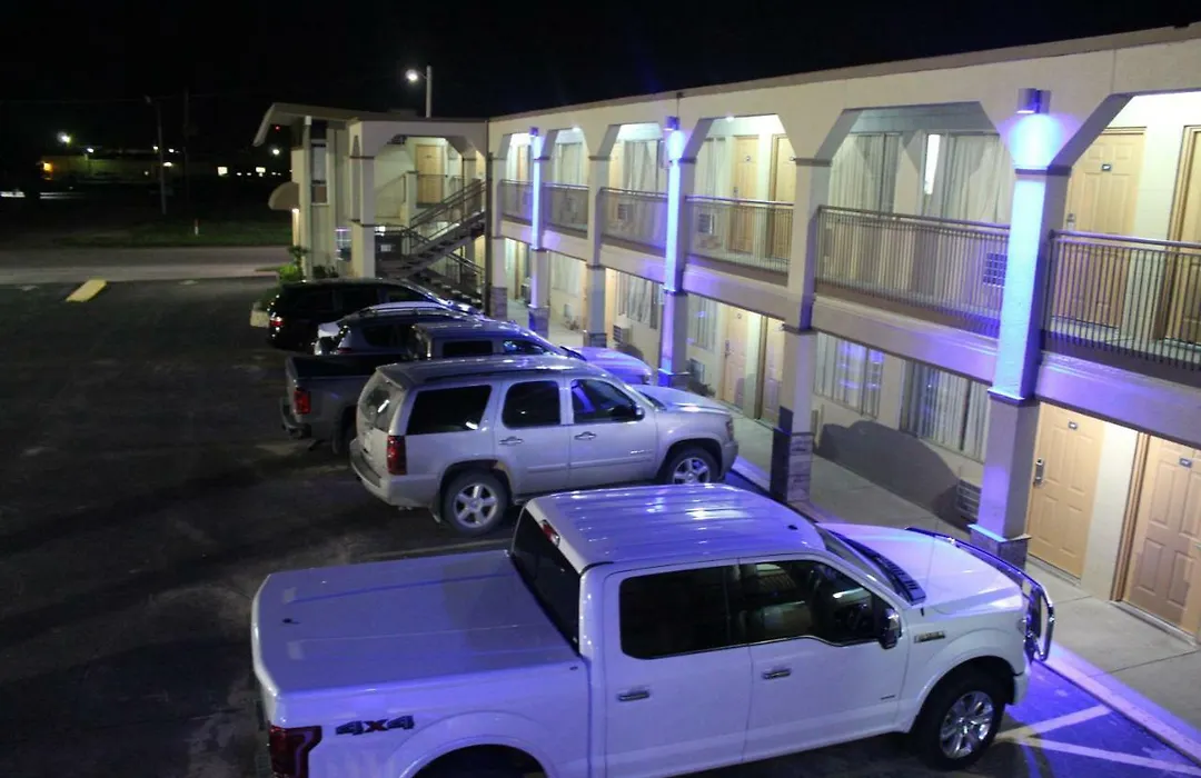 Hutchinson Inn-1