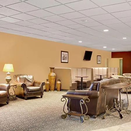 Ramada By Wyndham Mitchell Hotel & Conference Center-3
