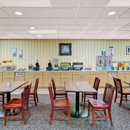 Ramada By Wyndham Mitchell Hotel & Conference Center-2