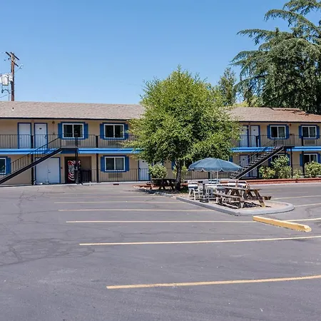 Cedar Lodge Motor Inn-2
