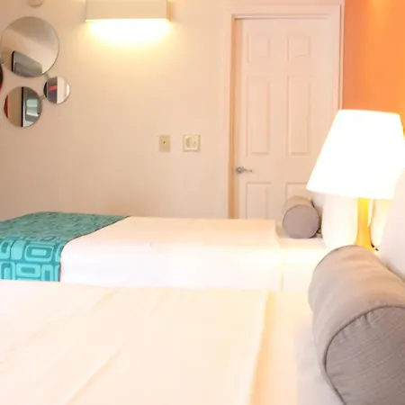 Howard Johnson By Wyndham Lake George-3