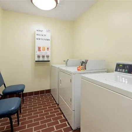 Ramada Plaza By Wyndham Louisville Hotel Confere-3