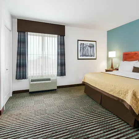 Baymont By Wyndham Denver International Airport-3