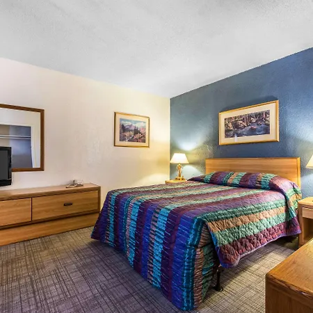 Rodeway Inn & Suites-3