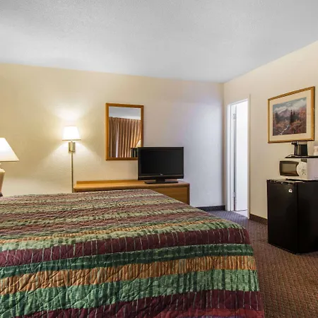 Rodeway Inn & Suites-2