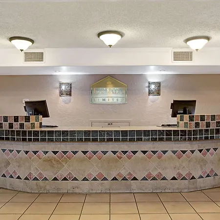 Days Inn By Wyndham Tucson City Center-3