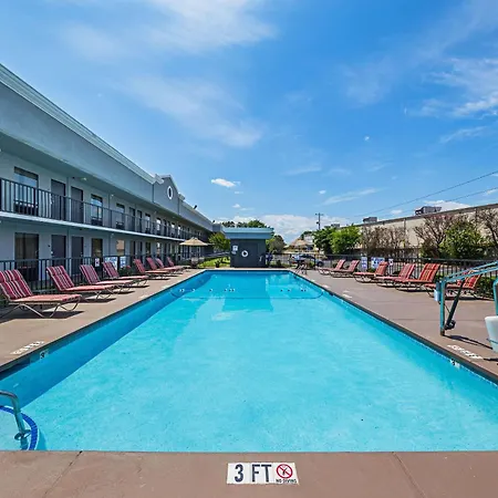 Quality Inn & Suites Greenville - Haywood Mall-2
