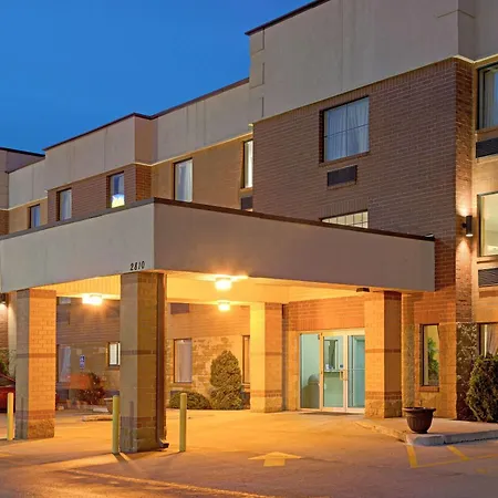 Days Inn By Wyndham Downtown St. Louis-2