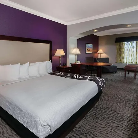 La Quinta Inn & Suites By Wyndham Loveland Estes Park-3