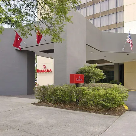 Ramada By Wyndham Augusta Downtown Hotel & Conference Center-3