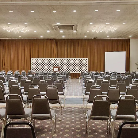 Ramada By Wyndham Augusta Downtown Hotel & Conference Center-2