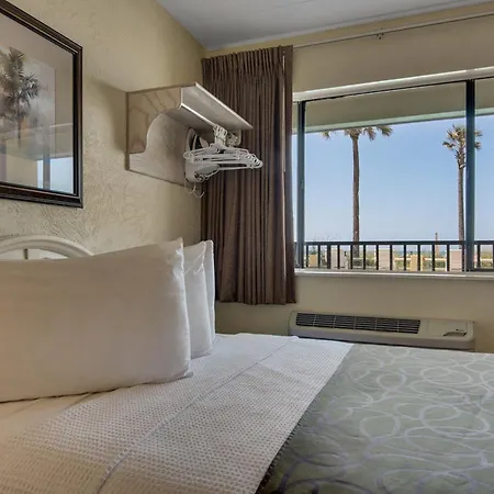 Ramada By Wyndham Panama City Beach / Beachfront-3