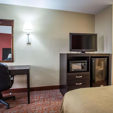 Quality Inn & Suites Monroe-2