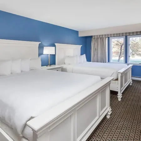 Travelodge By Wyndham Traverse City Mi-2