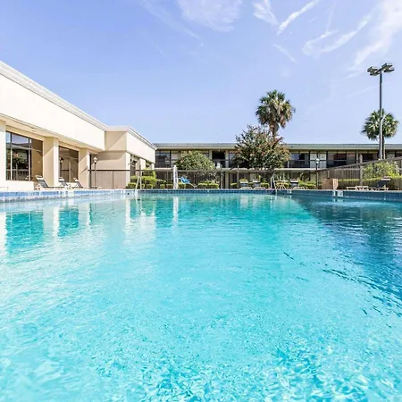Quality Inn & Suites Waycross-2