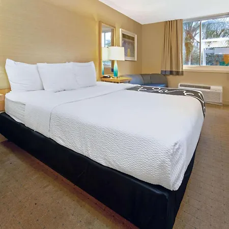 La Quinta By Wyndham Coral Springs South-2