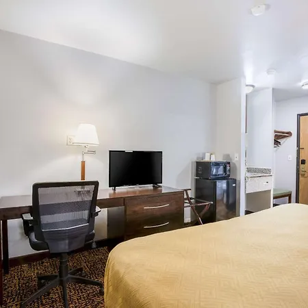 Econo Lodge Milwaukee Airport-2
