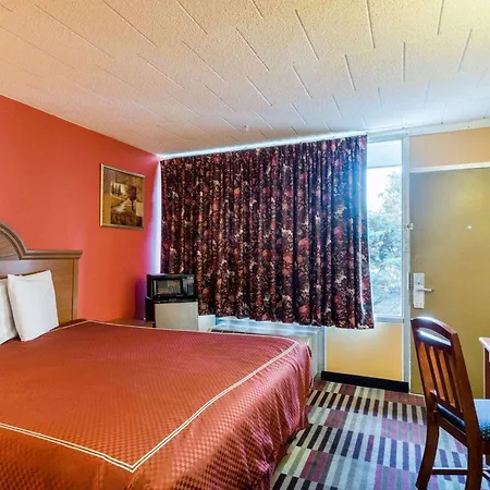 Rodeway Inn University-3
