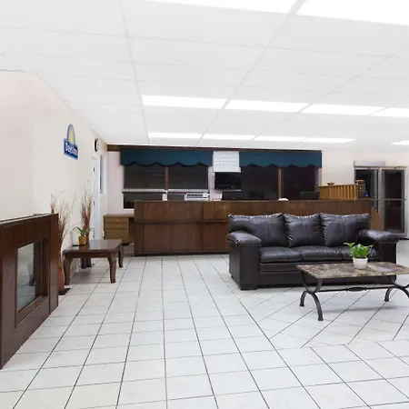 Days Inn By Wyndham Christiansburg-3