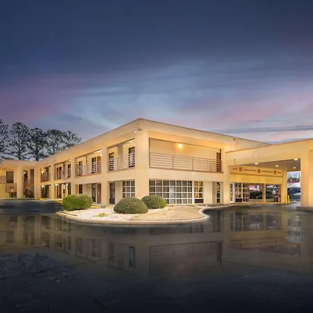 Days Inn By Wyndham Atlanta Stone Mountain-2