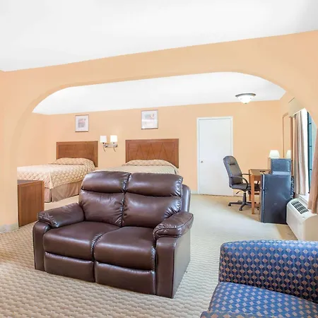 Super 8 By Wyndham San Angelo-2