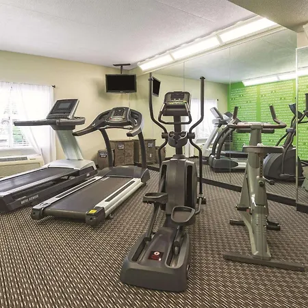 La Quinta By Wyndham St. Louis Westport-3