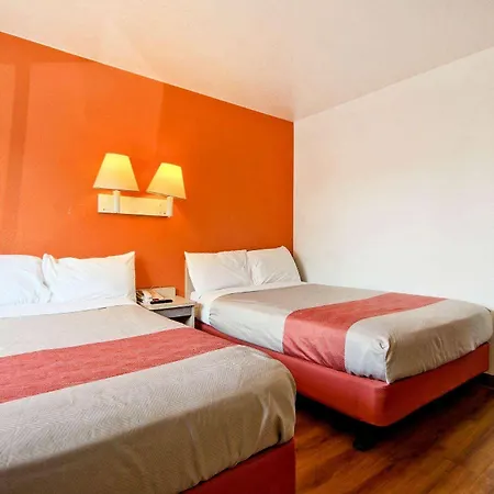 Travelodge By Wyndham Pompano Beach-2