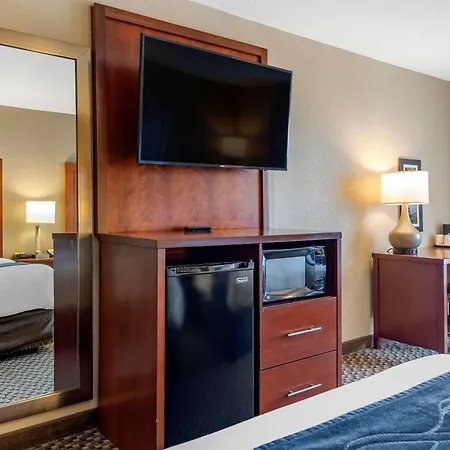 Comfort Inn & Suites Blue Ridge-3