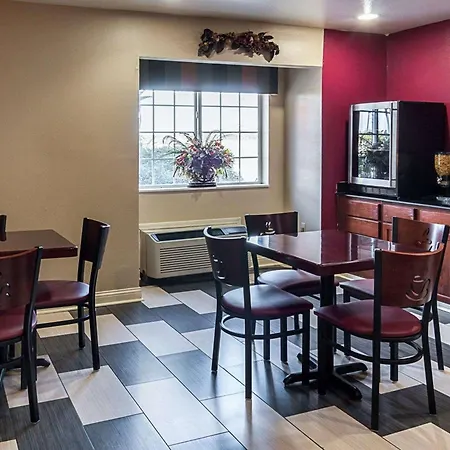 Econo Lodge Inn & Suites Natchitoches-2