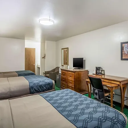 Econo Lodge Waupaca-3