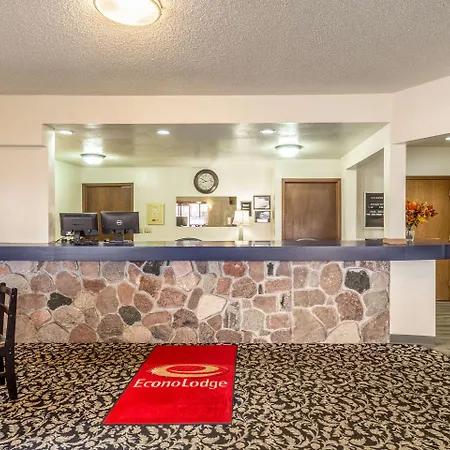 Econo Lodge Waupaca-2