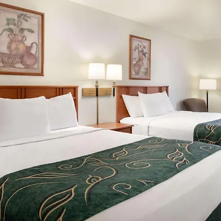 Travelodge By Wyndham Clinton Valley West Court-2