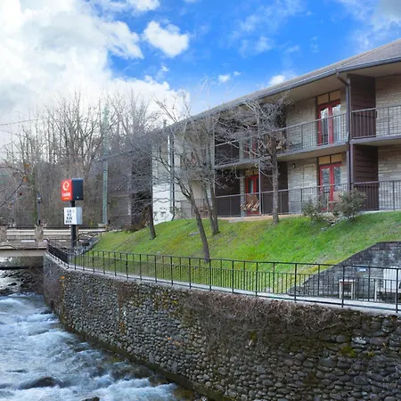 Econo Lodge Inn & Suites On The River-3