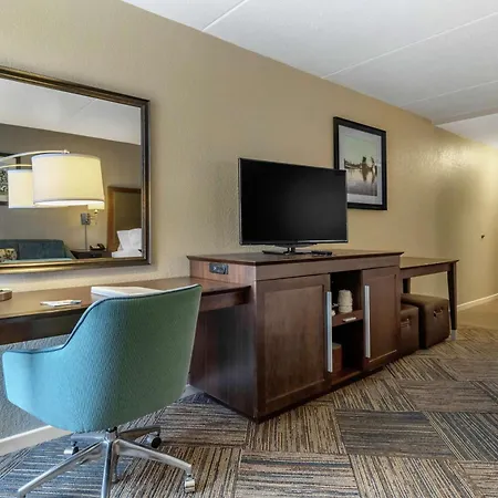 Hampton Inn Green Bay Downtown-3