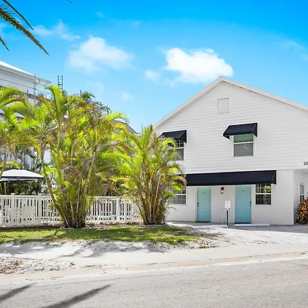 Parrot Beach Cottages Suite #2-3