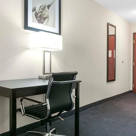 Quality Inn & Suites Anderson I-69-3