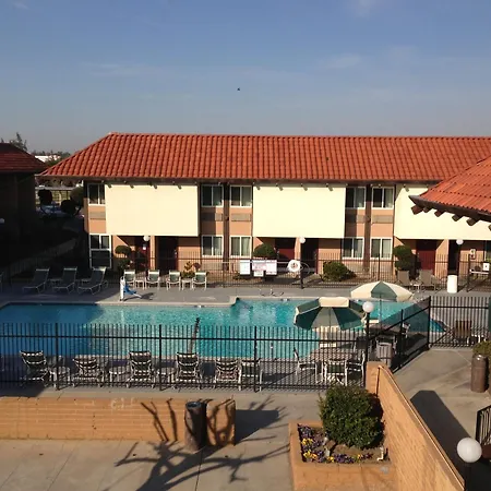 Ramada By Wyndham Fresno North-3
