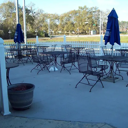 Days Inn By Wyndham Savannah Airport-3