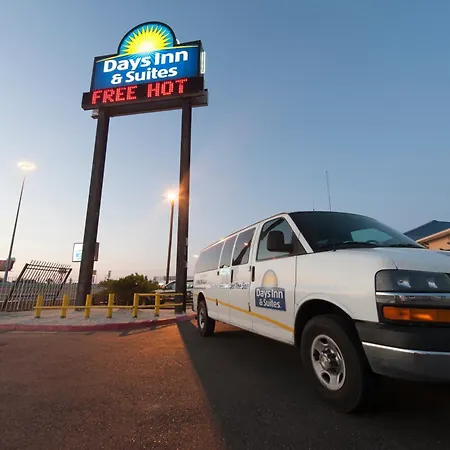 Days Inn & Suites By Wyndham Laredo-3