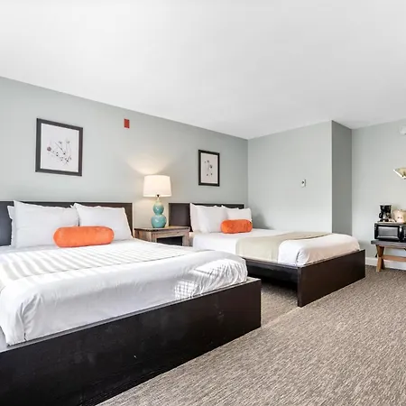 The Lighthouse Inn & Suites-3