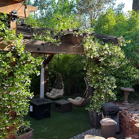 Lantern Light Inn - Romantic Getaway (Adults Only)-3